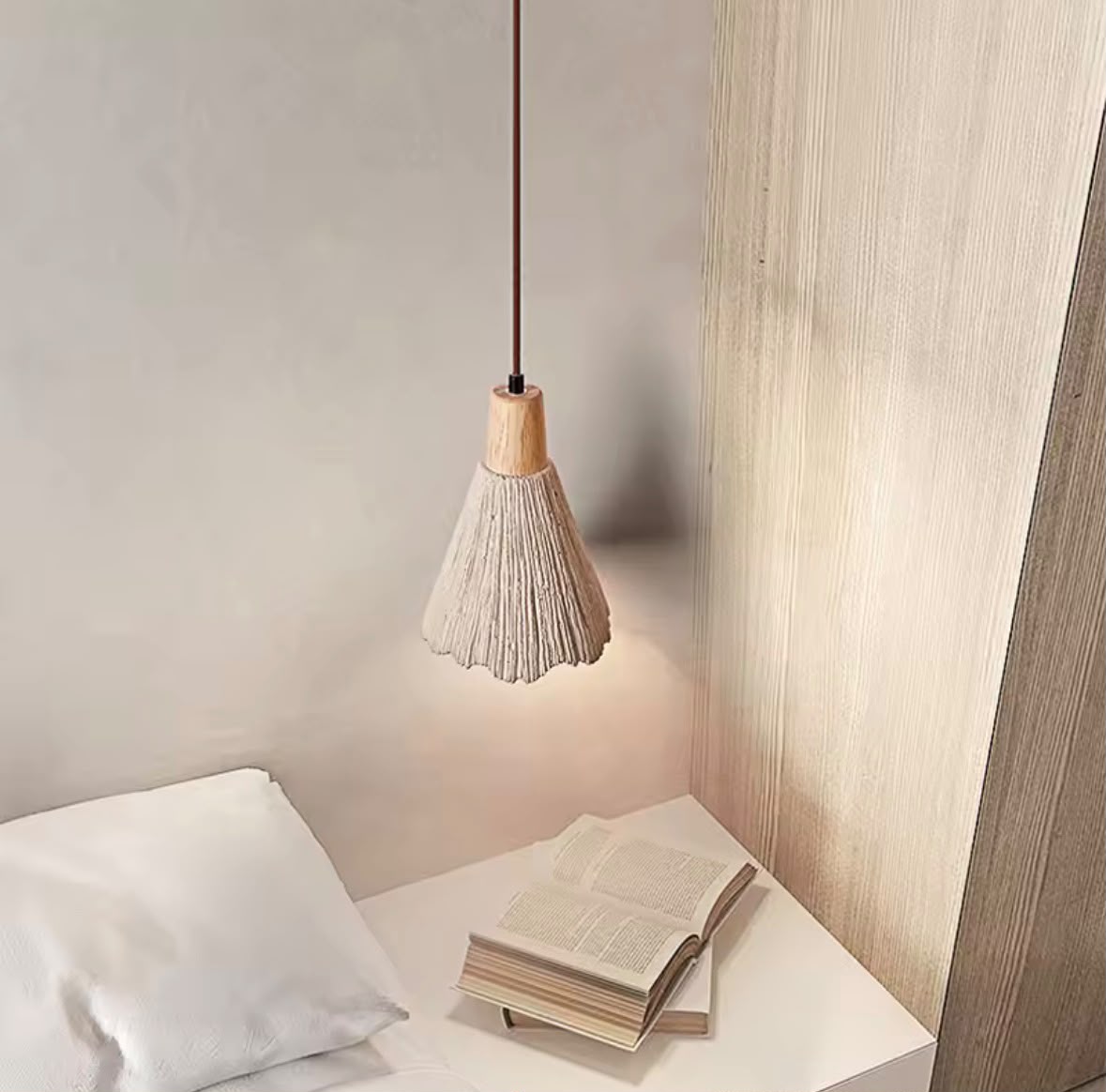 Alvernne Pendant
